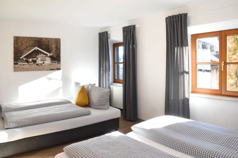 Comfort Double Room | Free WiFi, bed sheets