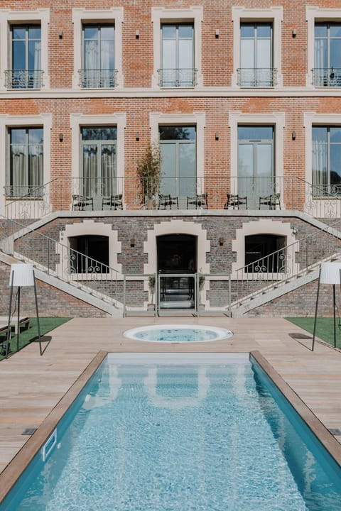 Seasonal outdoor pool, open 9:30 AM to 7:00 PM, pool umbrellas