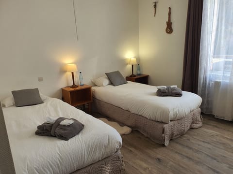 Comfort Twin Room | Premium bedding, desk, free WiFi, bed sheets