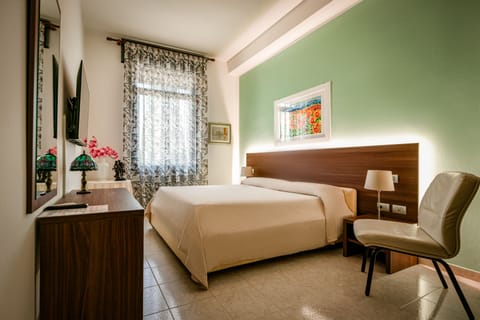 Classic Double Room | Hypo-allergenic bedding, desk, free WiFi