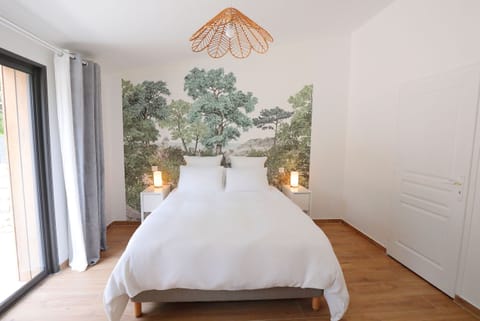 Comfort Double Room, 1 Queen Bed | Premium bedding, down comforters, pillowtop beds, individually decorated