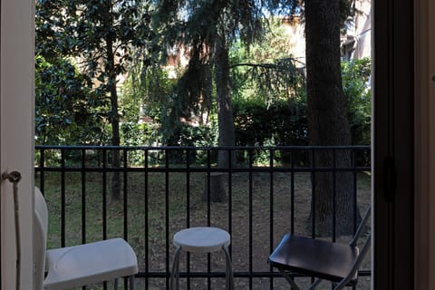 Business Double Room Single Use, Garden View | Balcony