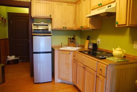 Verandah Suite | Private kitchen | Full-size fridge, microwave, stovetop, coffee/tea maker