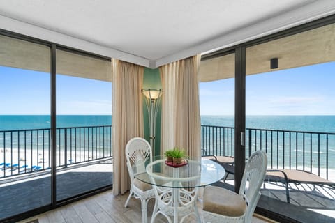 Condo, 2 Bedrooms, Ocean View (815C) | In-room dining