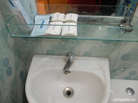 Standard Room | Bathroom sink