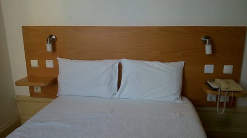 Double Room Single Use | Free WiFi, bed sheets