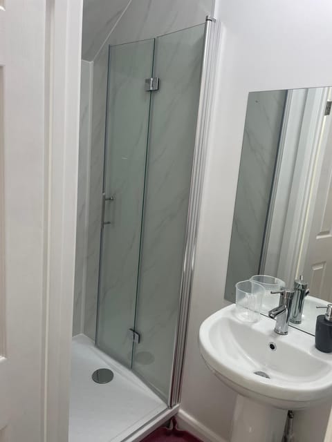 Superior Double or Twin Room | Bathroom