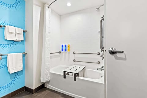 Room, 2 Queen Beds, Accessible, Bathtub | Bathroom | Hair dryer, towels, soap, shampoo