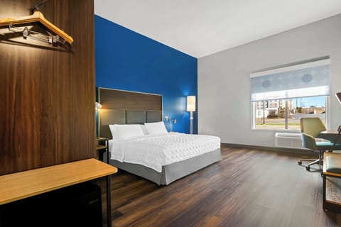 Room, 1 King Bed, Accessible, Bathtub | Free WiFi