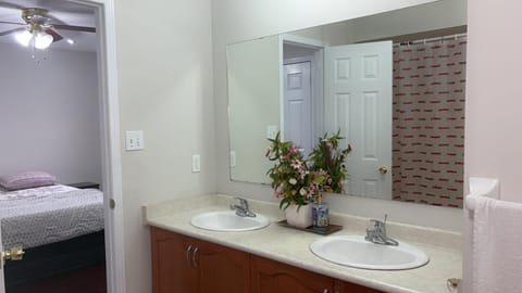 Comfort Room | Bathroom | Combined shower/tub, free toiletries, towels, soap