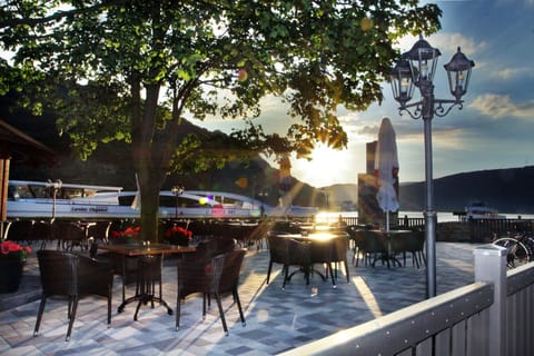 Breakfast, lunch, dinner served; Regional cuisine