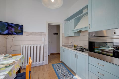 Family Apartment, 2 Bedrooms (Il Giardino Di Dante Stresa Center) | Private kitchen | Fridge, oven, stovetop, electric kettle