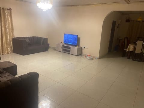 Deluxe Room | Living area | TV