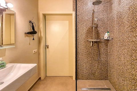 Free toiletries, hair dryer, slippers