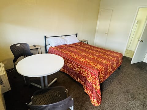 Basic Single Room | Free WiFi, bed sheets