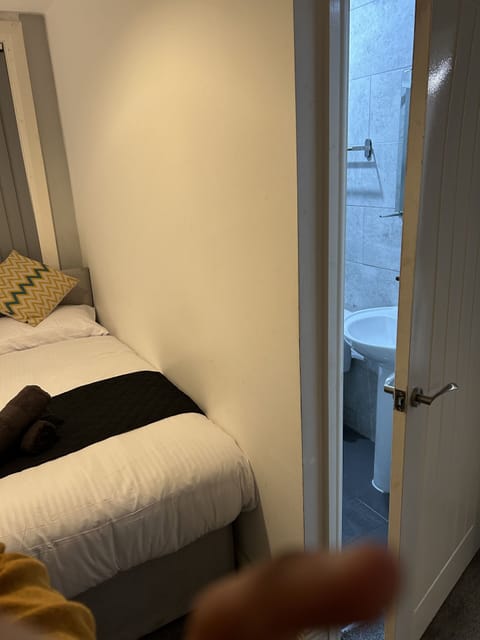 Double Room | Free WiFi, bed sheets