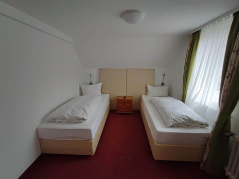 Room, 1 Bedroom, Smoking, Balcony | 1 bedroom