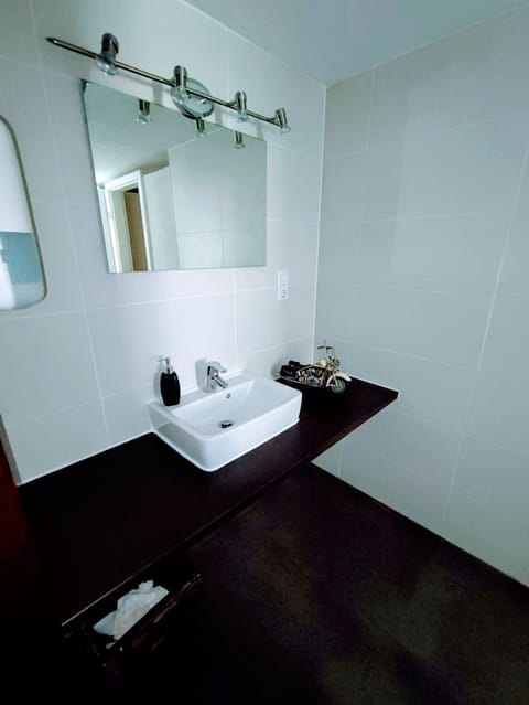 Room, 1 Bedroom, Smoking, Terrace | Bathroom amenities