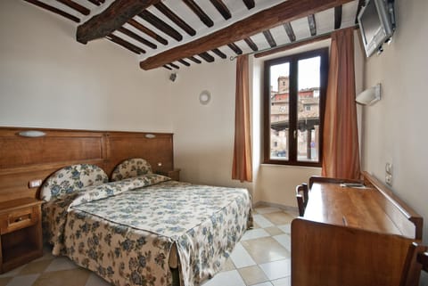 Double or Twin Room, City View (Private External Bathroom) | Desk, iron/ironing board, free WiFi, bed sheets