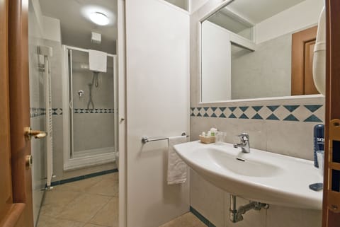 Standard Double or Twin Room, City View | Bathroom | Shower, free toiletries, hair dryer, towels