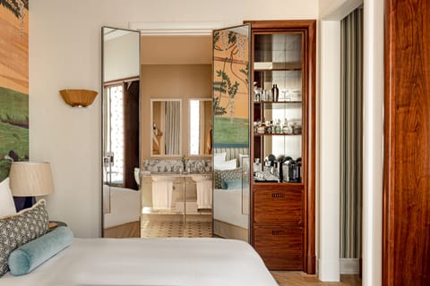 Room (Boudoir) | Premium bedding, minibar, in-room safe, desk