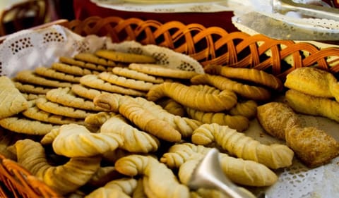 Daily buffet breakfast (MXN 185.00 per person)