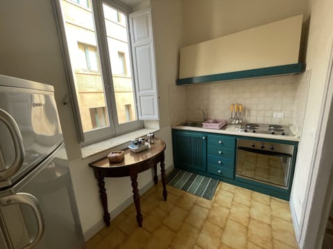 Basic Apartment | Private kitchen | Full-size fridge, stovetop, electric kettle, cookware/dishes/utensils