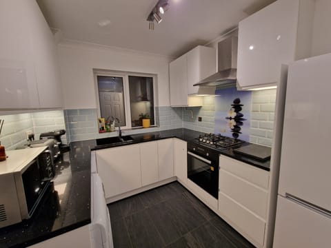 House | Private kitchen | Fridge, microwave, oven, stovetop