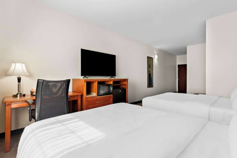 Suite, Multiple Beds, Non Smoking | Premium bedding, down comforters, individually decorated