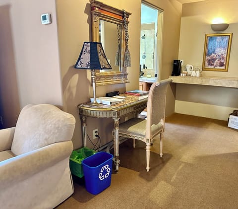 Room, Patio | Iron/ironing board, free WiFi, bed sheets