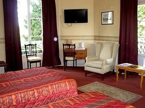 Standard Quadruple Room, Park View | Desk, laptop workspace, soundproofing, free cribs/infant beds