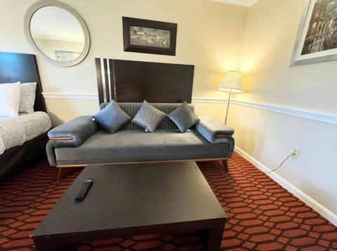 Executive Room, Non Smoking | In-room safe, iron/ironing board, free WiFi, bed sheets