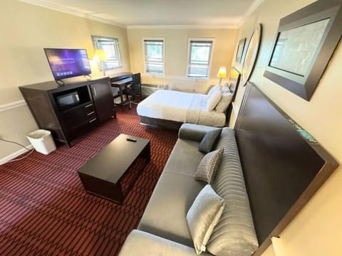 Executive Room, Non Smoking | In-room safe, iron/ironing board, free WiFi, bed sheets