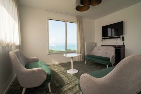 Deluxe Suite, Sea View | Living area | 43-inch flat-screen TV with satellite channels