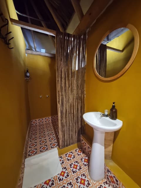 Panoramic Cabin, Beach View | Bathroom | Shower, rainfall showerhead, towels, soap