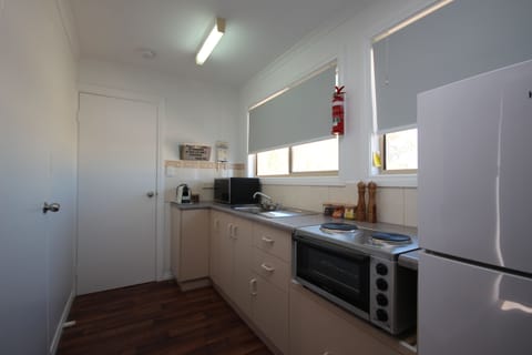 Standard Cabin | Private kitchen | Full-size fridge, microwave, oven, stovetop