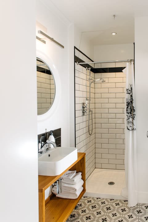 Premium Room Seaview | Bathroom | Free toiletries, hair dryer, towels, soap