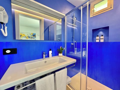 Basic Double Room | Bathroom