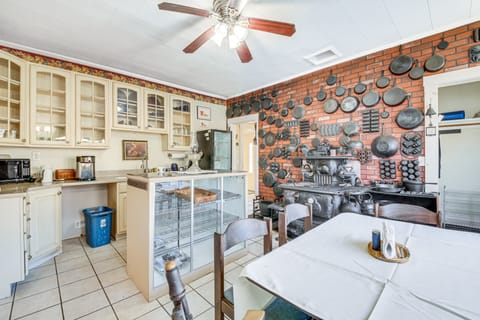 House (3 Bedrooms) | Private kitchen | Microwave, oven, stovetop, dishwasher