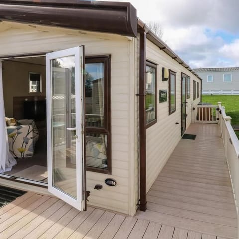 Cabin | Property grounds