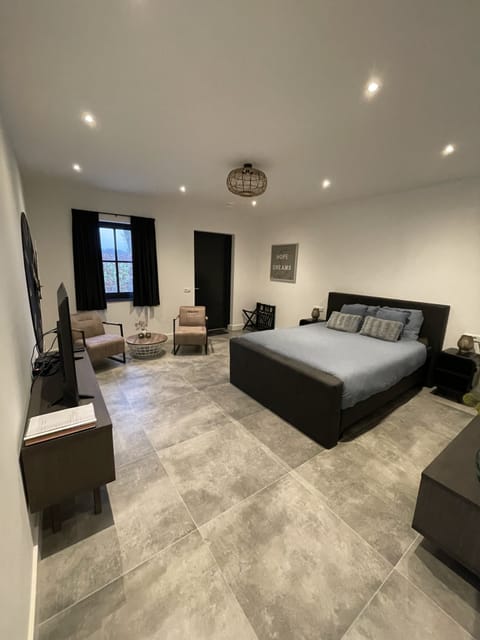 Soundproofing, free WiFi