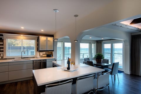 Executive Suite, 2 Bedrooms, Ocean View | Private kitchen | Fridge, microwave, oven, stovetop