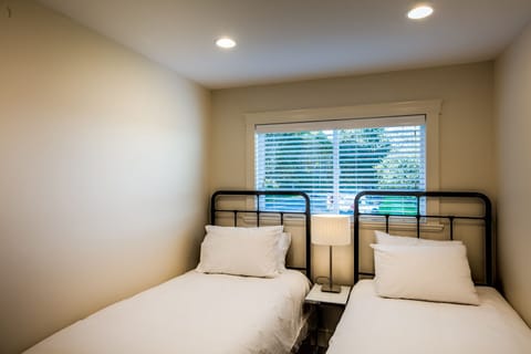 Family Suite, 2 Bedrooms, Ocean View | Free WiFi