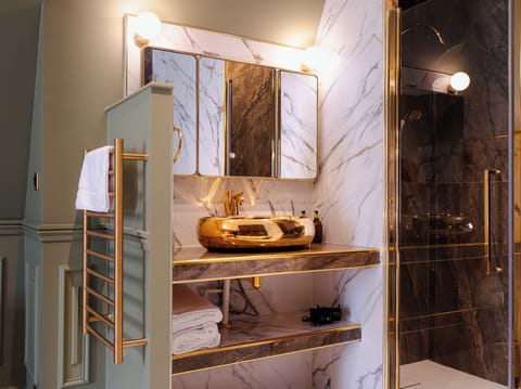 Family Suite, 1 King Bed with Sofa bed, Park View | Bathroom | Free toiletries, hair dryer, bathrobes, slippers