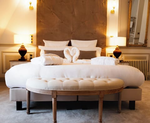 Honeymoon Suite | Hypo-allergenic bedding, minibar, in-room safe, individually decorated