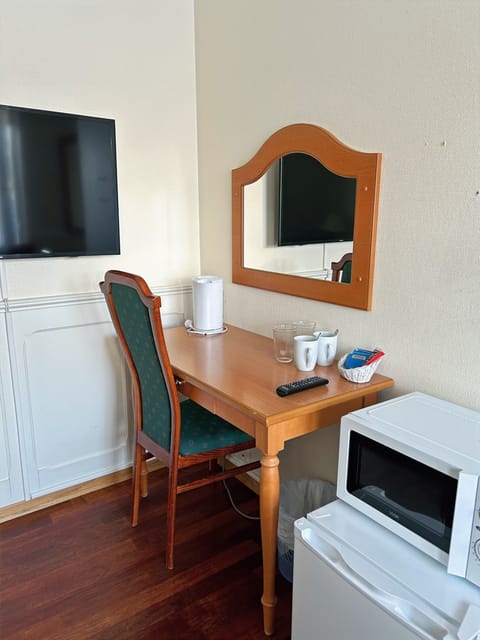 Soundproofing, free WiFi, bed sheets