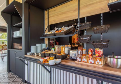 Daily buffet breakfast for a fee