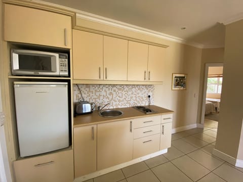 Classic Apartment, 2 Bedrooms, Non Smoking, Sea View | Private kitchen | Mini-fridge, microwave, electric kettle, toaster