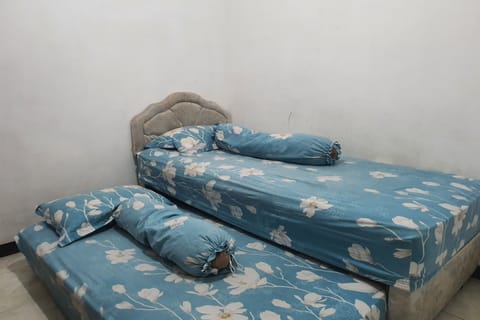 Standard Double Room | Free WiFi, bed sheets