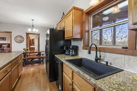 Cabin, Multiple Beds, Jetted Tub, Mountain View | Private kitchen | Fridge, microwave, oven, stovetop